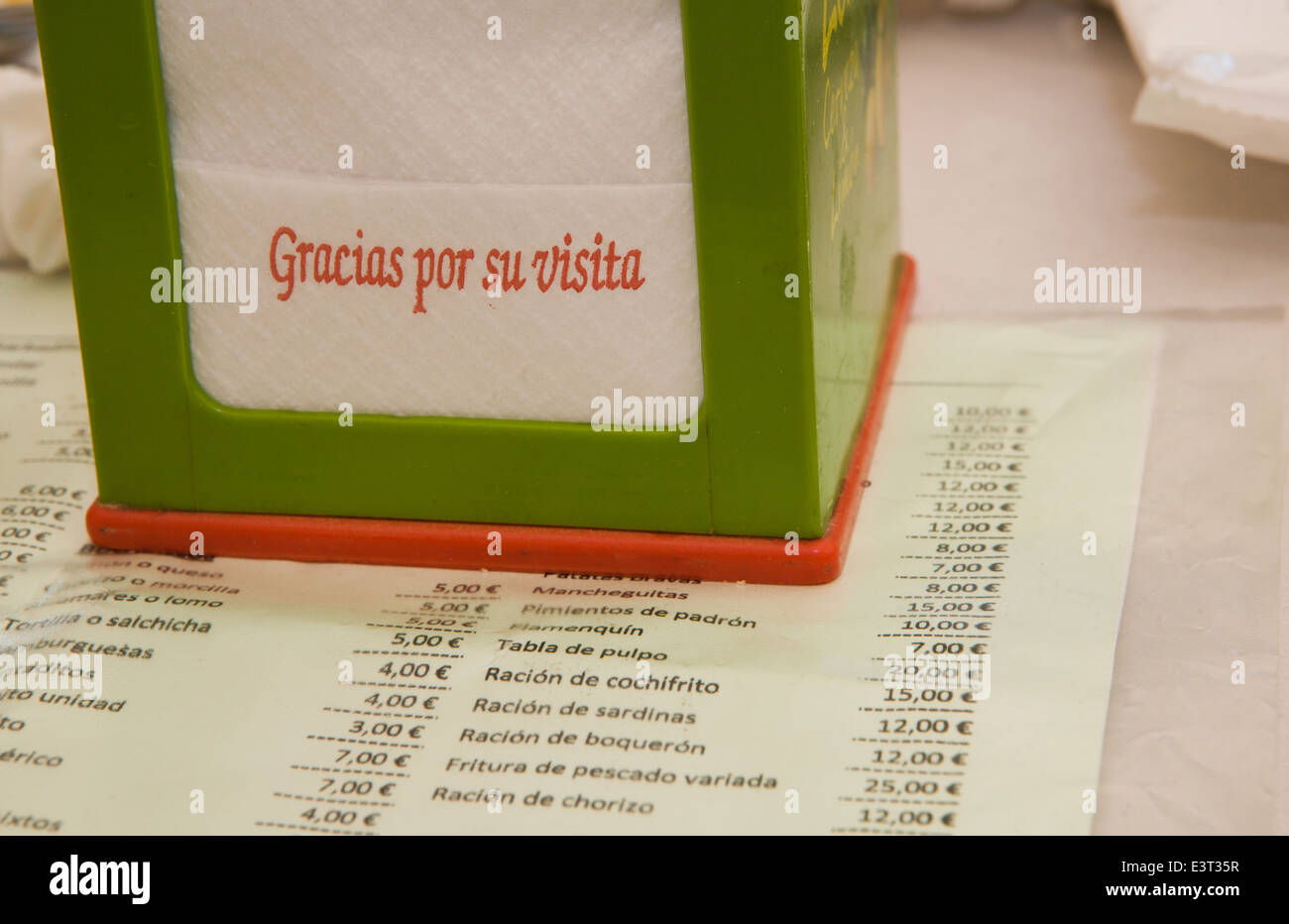 Serviettenhalter über ein Menü-Blatt auf Cordoba Messegelände stehen, Spanien Stockfoto