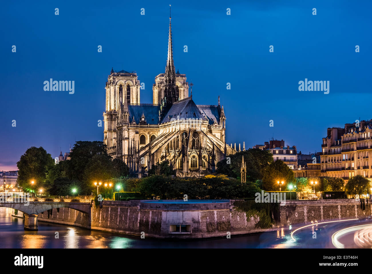 Notre Dame de Paris Kathedrale-Nachtansicht Stockfoto