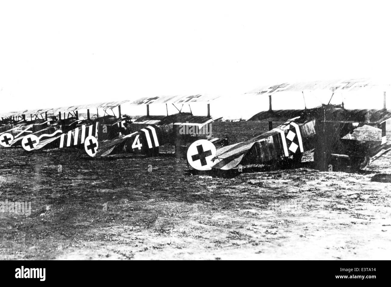 Der Fokker Dr. Das Triplane I, das von den Deutschen Luftstreitkräften im Ersten Weltkrieg eingesetzt wurde, ist eines der legendärsten Flugzeuge des Ersten Weltkriegs. Aufgrund seines unverwechselbaren Designs und seiner Betriebsgeschichte ist er ein Schlüsselthema für frühe Luftfahrtstudien. Stockfoto