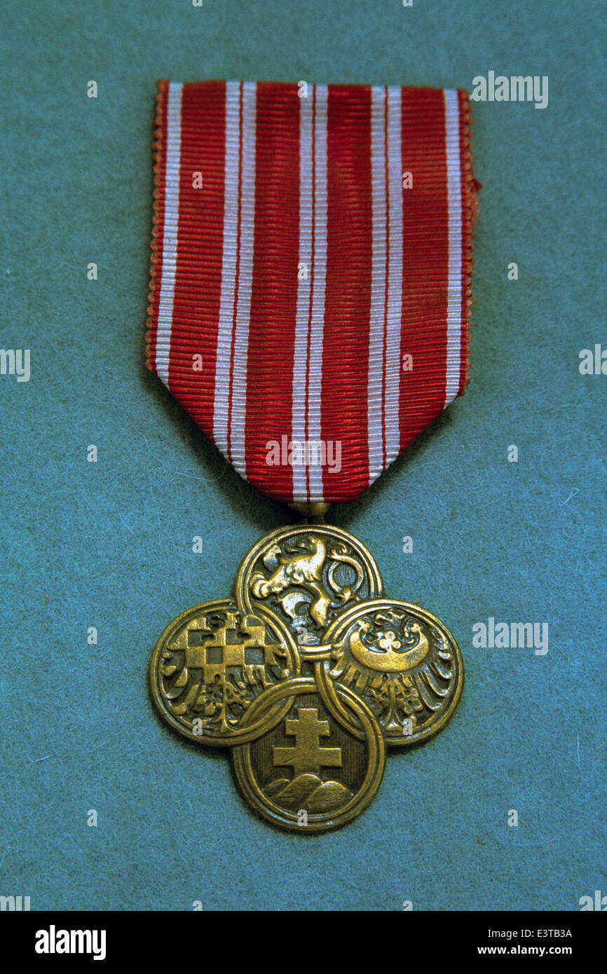 Tschechoslowakischen War Kreuz (1918). Tschechoslowakische militärische Auszeichnung in der Armee-Museum in Prag, Tschechien gesehen. Stockfoto