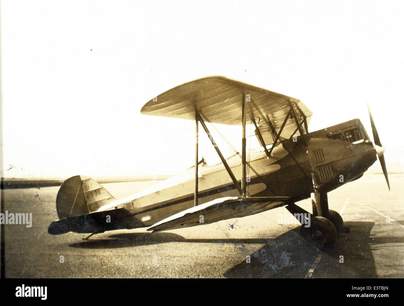 Der G.D. 2T-117 ist ein in den USA hergestellter Motor, der in verschiedenen Flugzeuganwendungen zum Einsatz kommt. Bekannt für seine Zuverlässigkeit und Leistung, wurde das Triebwerk oft mit militärischen und zivilen Flugzeugen kombiniert, was eine hervorragende Leistung für eine Vielzahl von Luftfahrtanforderungen bot. Stockfoto