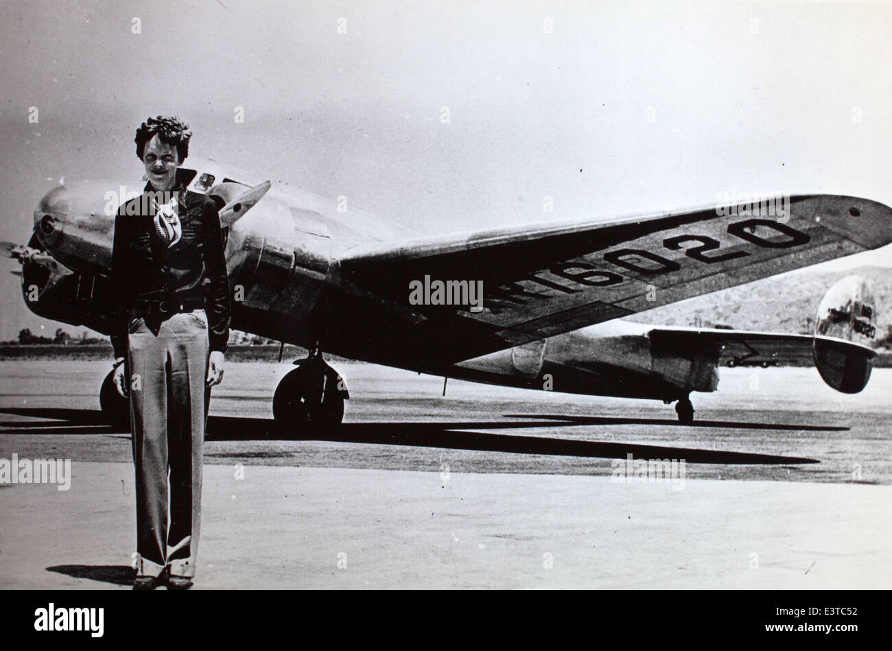 Amelia Earhart mit Lockheed 10E Stockfoto