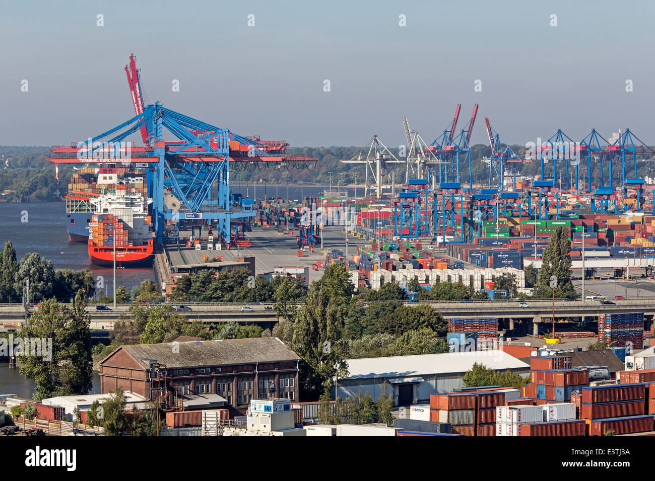 Blick über den Hamburger Hafen aus Köhlbrandbridge, Hamburg, Deutschland, Europa Stockfoto