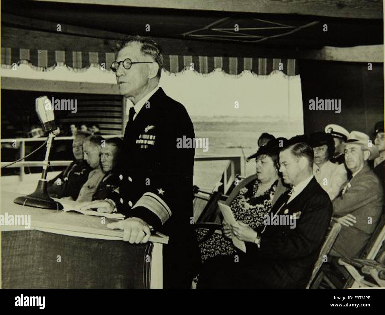 Admiral Blakely spielte eine Schlüsselrolle bei der Entwicklung von Militärflugzeugen in der Consolidated/Convair Aircraft Factory in San Diego. Seine Führungsrolle trug zur Entwicklung der Luftfahrttechnologie in den ersten Jahren der U.S. Air Force bei. Stockfoto