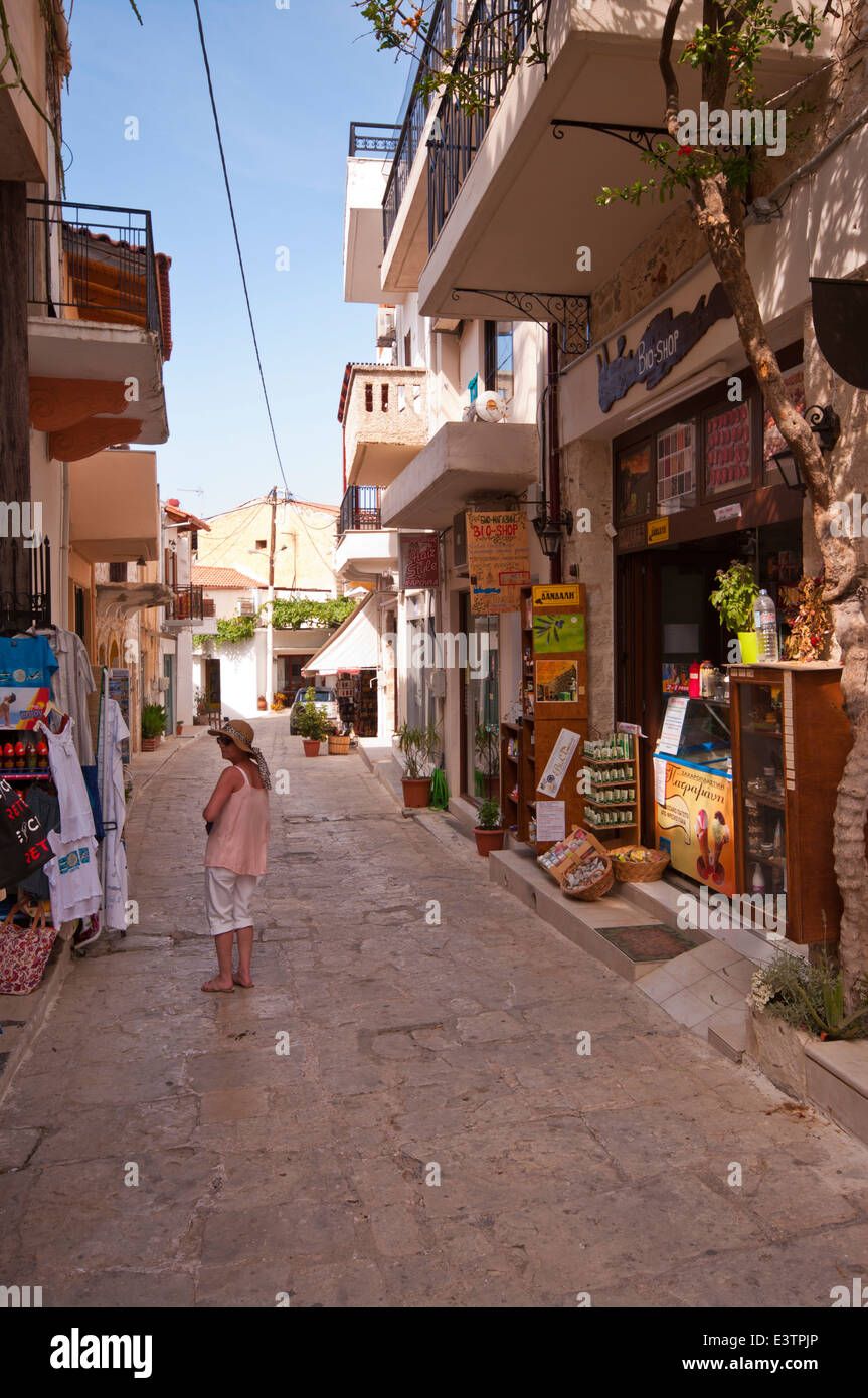 Straßenszene von der traditionellen kretischen Dorf Panormo Stockfoto