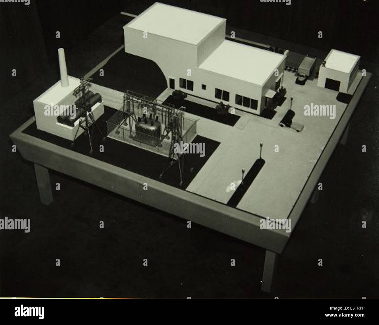 Dieses Bild zeigt ein Modell eines Reaktorkraftwerks aus dem Flugzeugwerk Consolidated/Convair in Fort Worth. Das Werk spielte während des Betriebs eine entscheidende Rolle bei der Herstellung von Flugzeugen und bei technologischen Fortschritten. Stockfoto