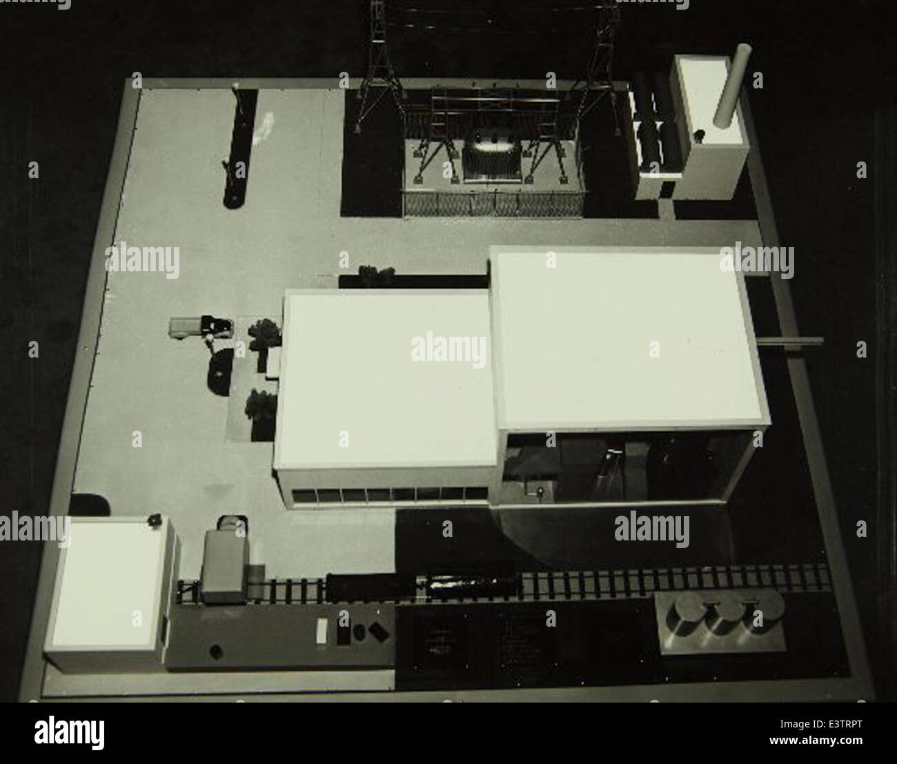 Dieses Foto zeigt ein Reaktorkraftwerksmodell, das bei der Entwicklung von Flugzeugen im Consolidated/Convair-Werk in Fort Worth verwendet wurde. Das Werk war maßgeblich an der Herstellung fortschrittlicher militärischer und Luft- und Raumfahrtausrüstung während der Ära des Kalten Krieges beteiligt. Stockfoto