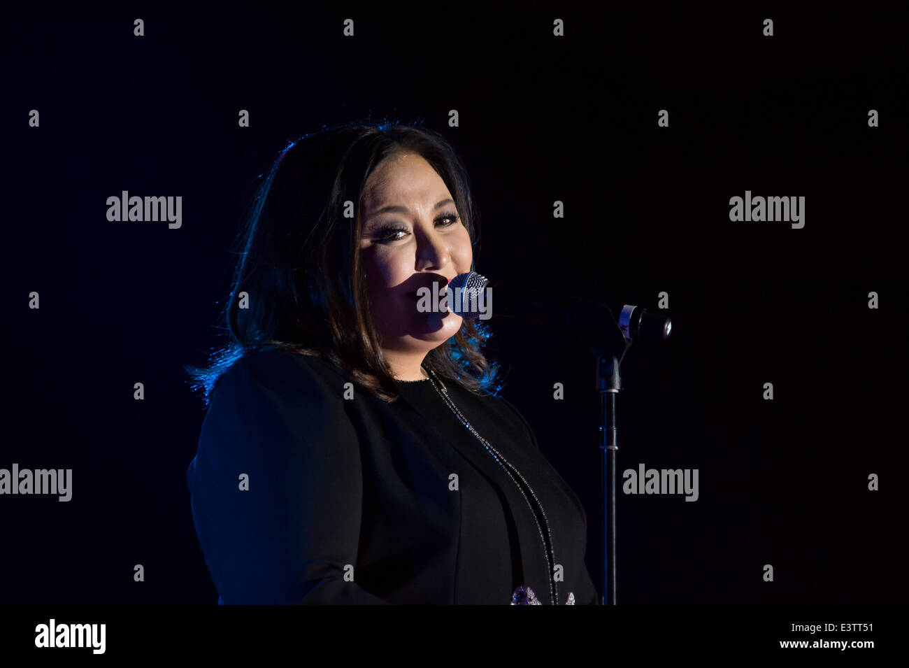 Philippinischer Schauspieler, Sänger und Politiker Sharon Cuneta tritt im Thunder Valley Casino Resort Stockfoto