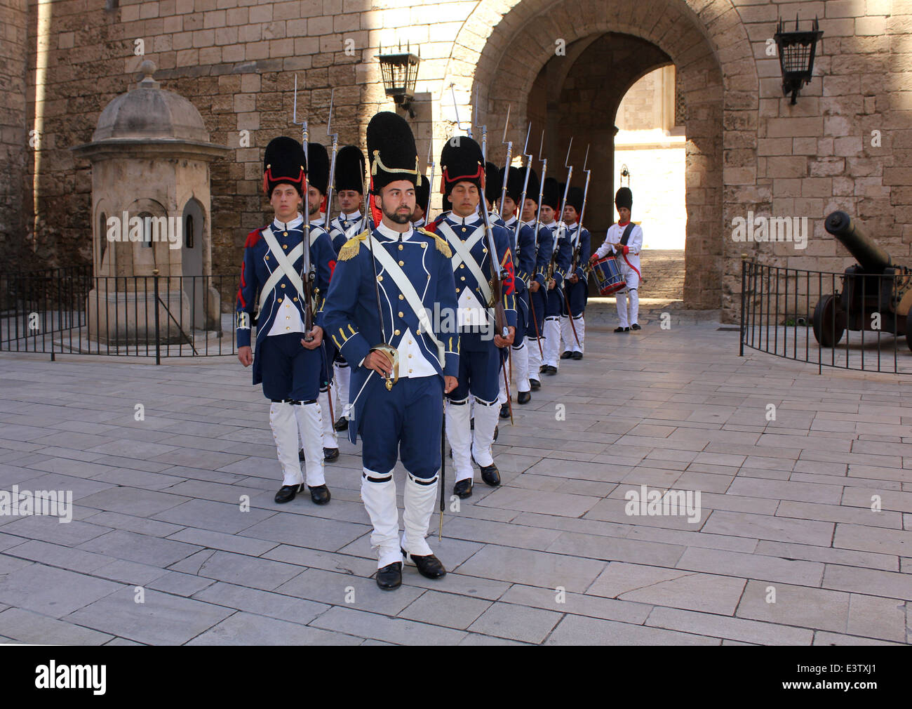 Almudaina-Palast, Palma – zeremonielle Änderung des Guard of Honour (letzten Samstag eines jeden Monats) Palma De Mallorca / Mallorca Stockfoto