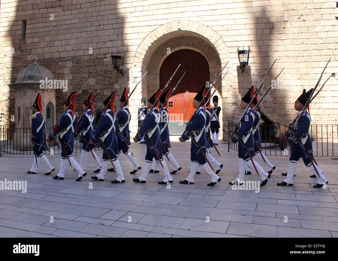 Almudaina-Palast, Palma – zeremonielle Änderung des Guard of Honour (letzten Samstag eines jeden Monats) Palma De Mallorca / Mallorca Stockfoto