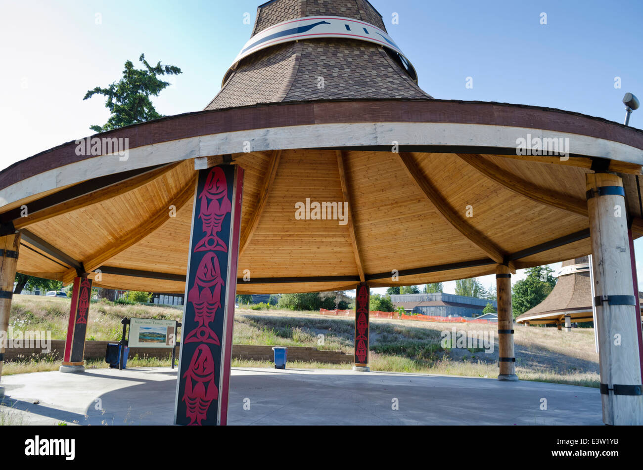 Eine von drei ähnlichen Pavillons für die Bereiche der Swinomish Native American tribe in La Conner Washington errichtet. Stockfoto