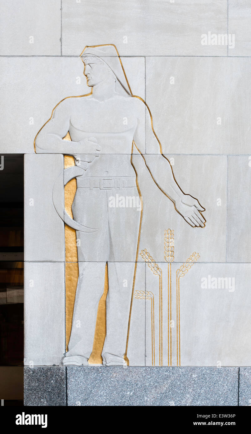 Art-Deco-Relief der Landwirtschaft am Haupteingang des One Rockefeller Plaza Stockfoto