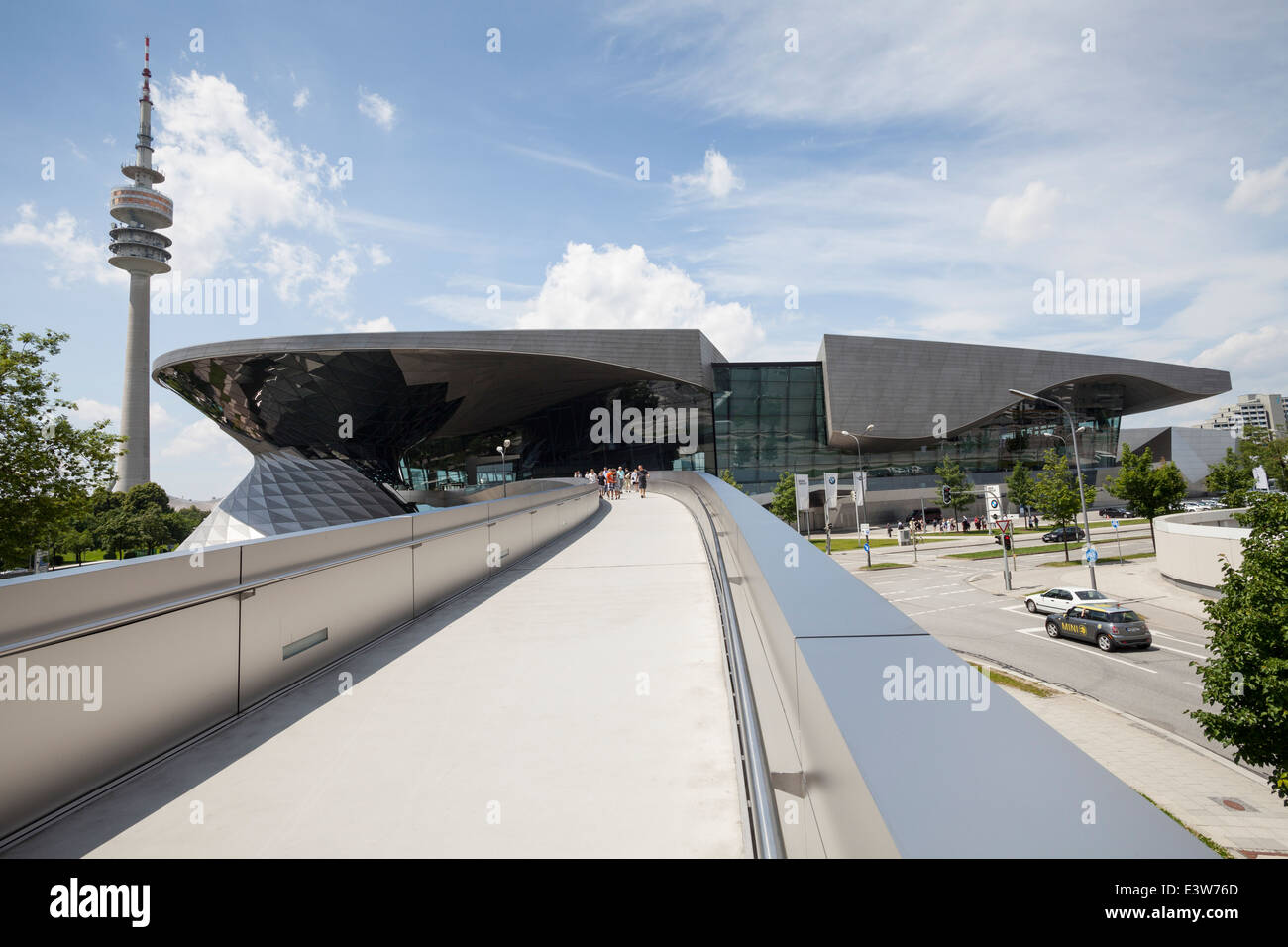 BMW Welt und BMW Welt mit Olympiaturm München, Upper Bavaria, Bayern, Deutschland, Europa Stockfoto