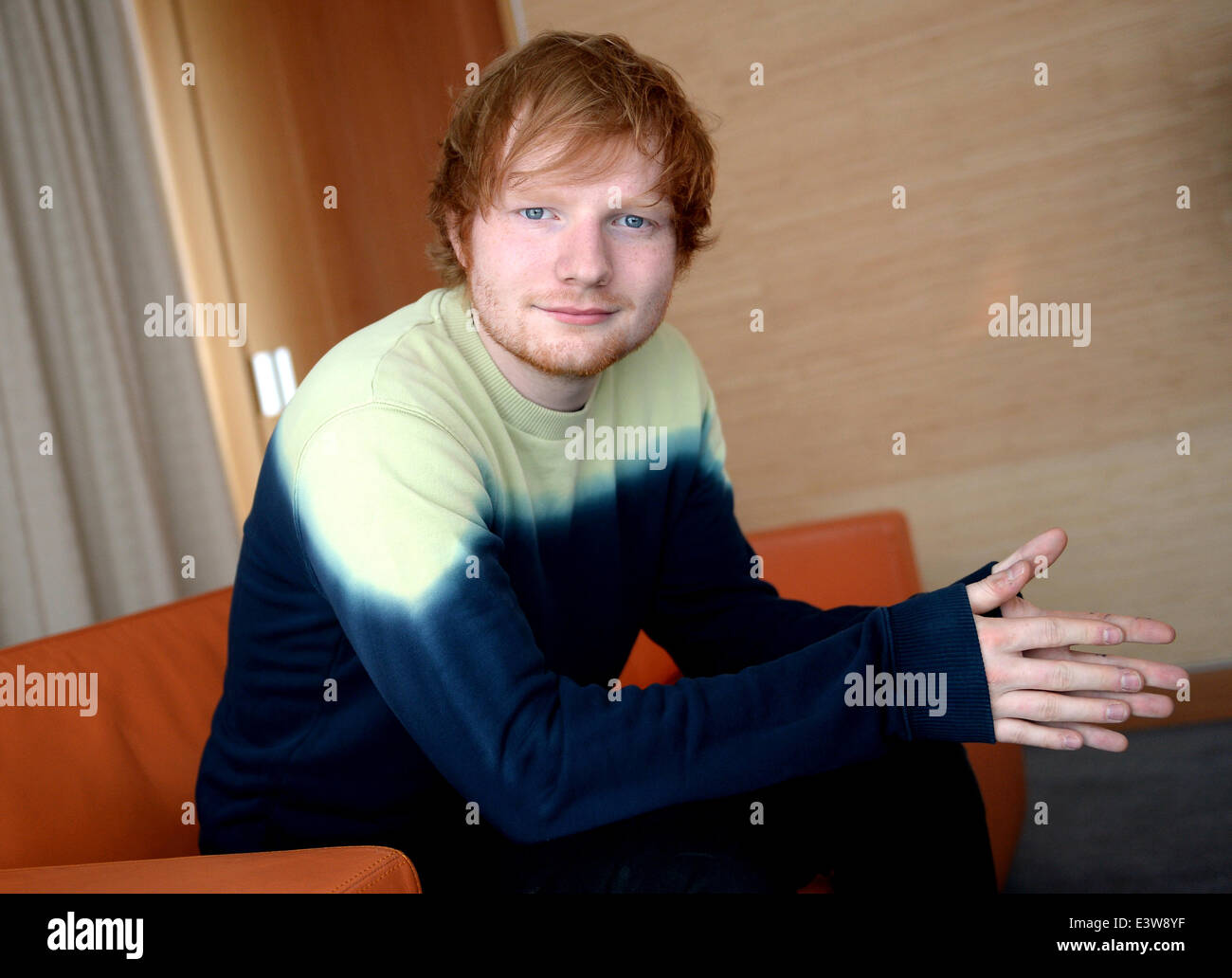 Berlin, Deutschland. 23. Juni 2014. Britischer Sänger und Songschreiber Ed Sheeran posiert in Berlin, Deutschland, 23. Juni 2014. Foto: Britta Pedersen/Dpa/Alamy Live News Stockfoto