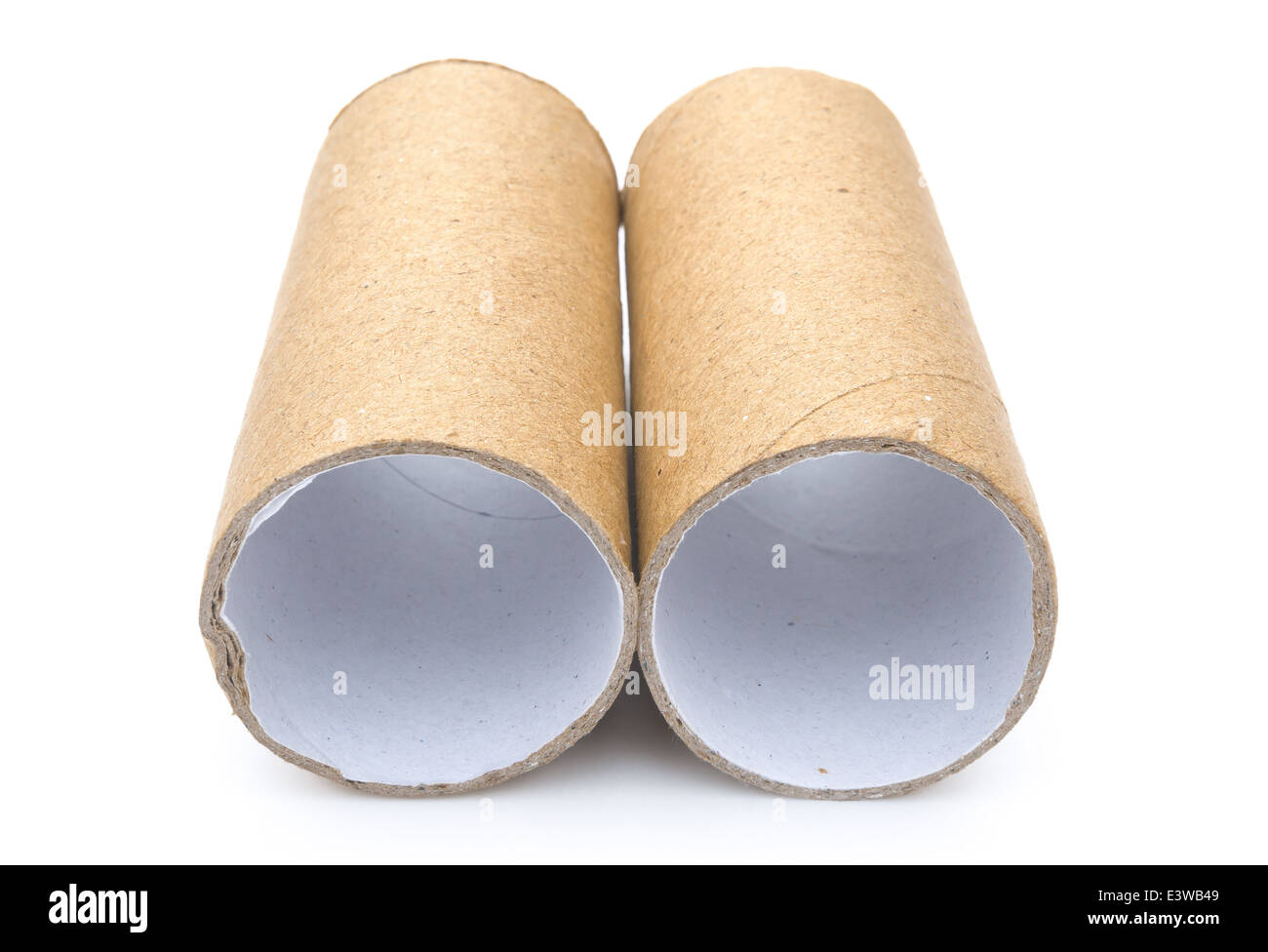 zwei leere Toilettenpapierrolle auf weiß Stockfoto