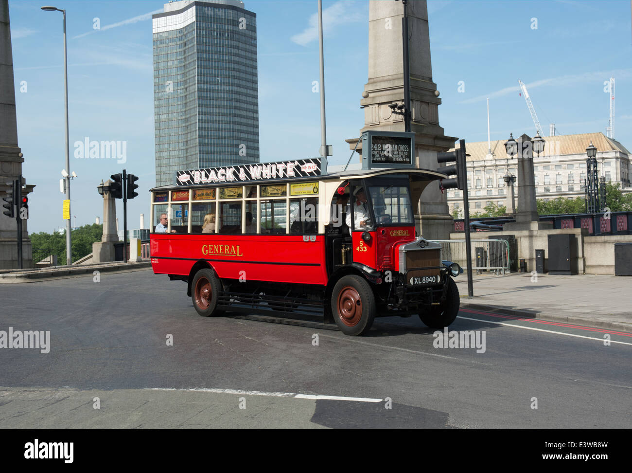 Ein AEC S Typ single-Deck-Bus nehmen im Jahr 2014 die Bus-Parade Teil. Diese Art des Busses war im Dienst zwischen 1922-1932 Stockfoto