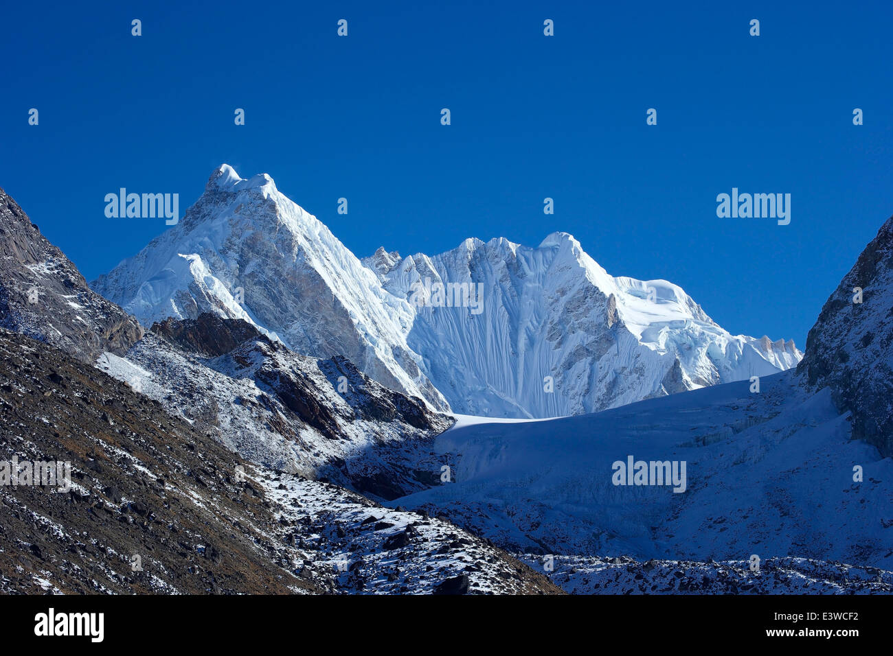 Nirekha Peak von Spitze des Cho La Pass, Solukhumbu Bezirk, Sagarmatha Nationalpark, Nepal, Asien Stockfoto