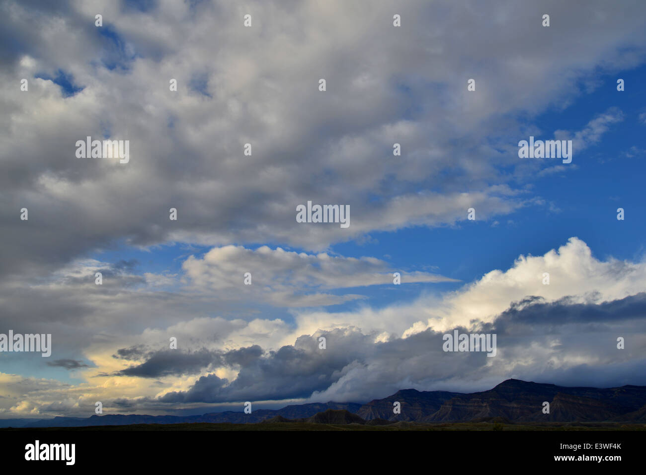 Sonnenuntergang über Buch Klippen in der Nähe von Grand Junction, Colorado Stockfoto