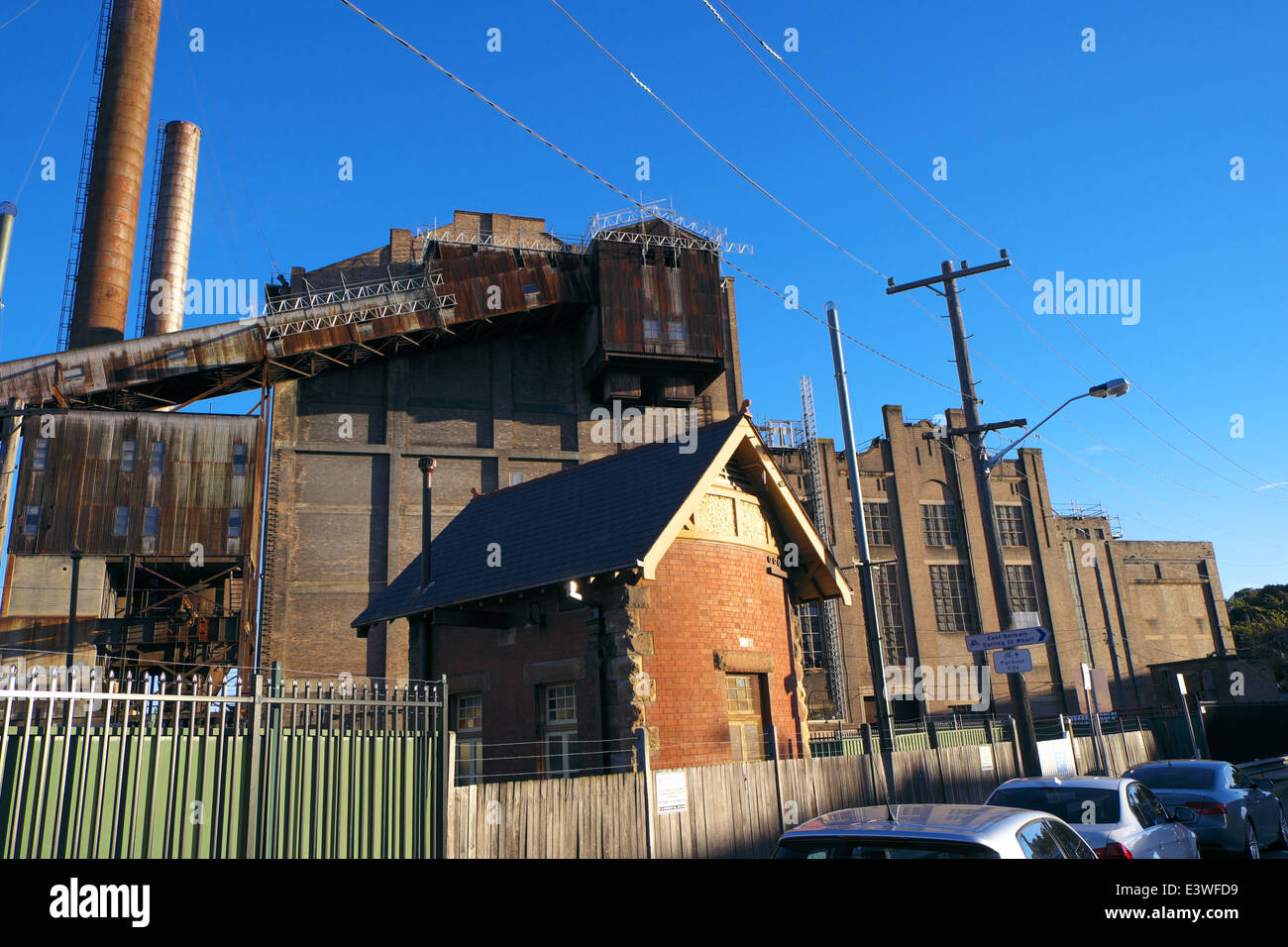 Weißbuchtenkraftwerk, das heute unter Denkmalschutz steht und nicht mehr zur Stromerzeugung für das Eisenbahnnetz von Sydney, Sydney, NSW, Australien, verwendet wird Stockfoto