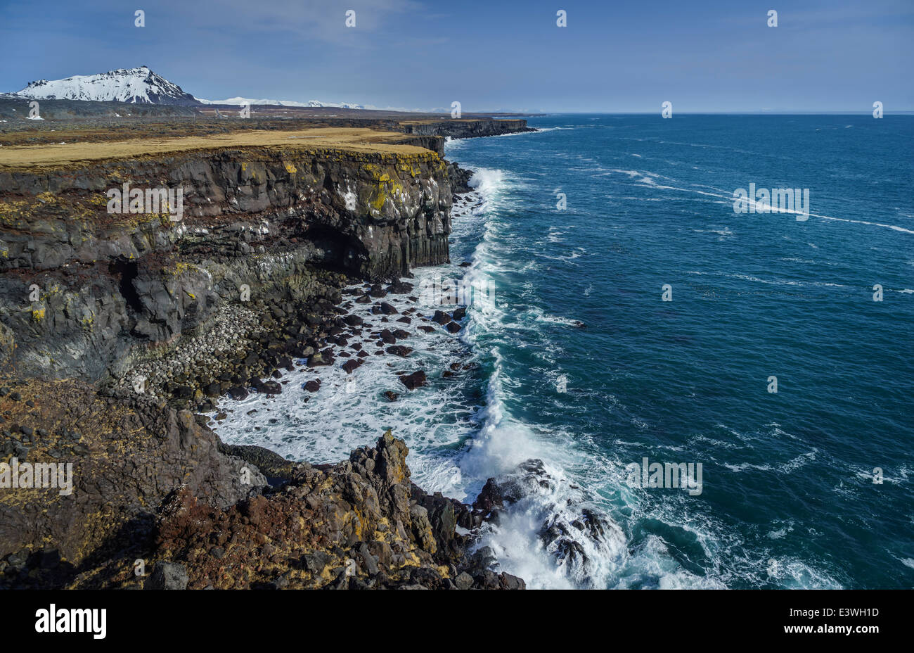 Felsküste bei Arnarstapi, Snaefellsnes Halbinsel, Island Stockfoto