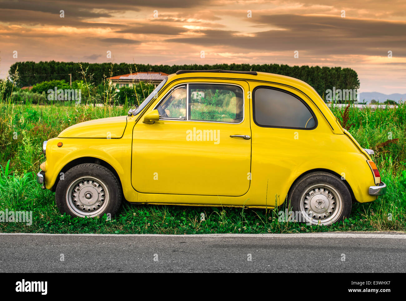 Kleine italienische Oldtimer Fiat Abarth. Gelbe Farbe Stockfoto