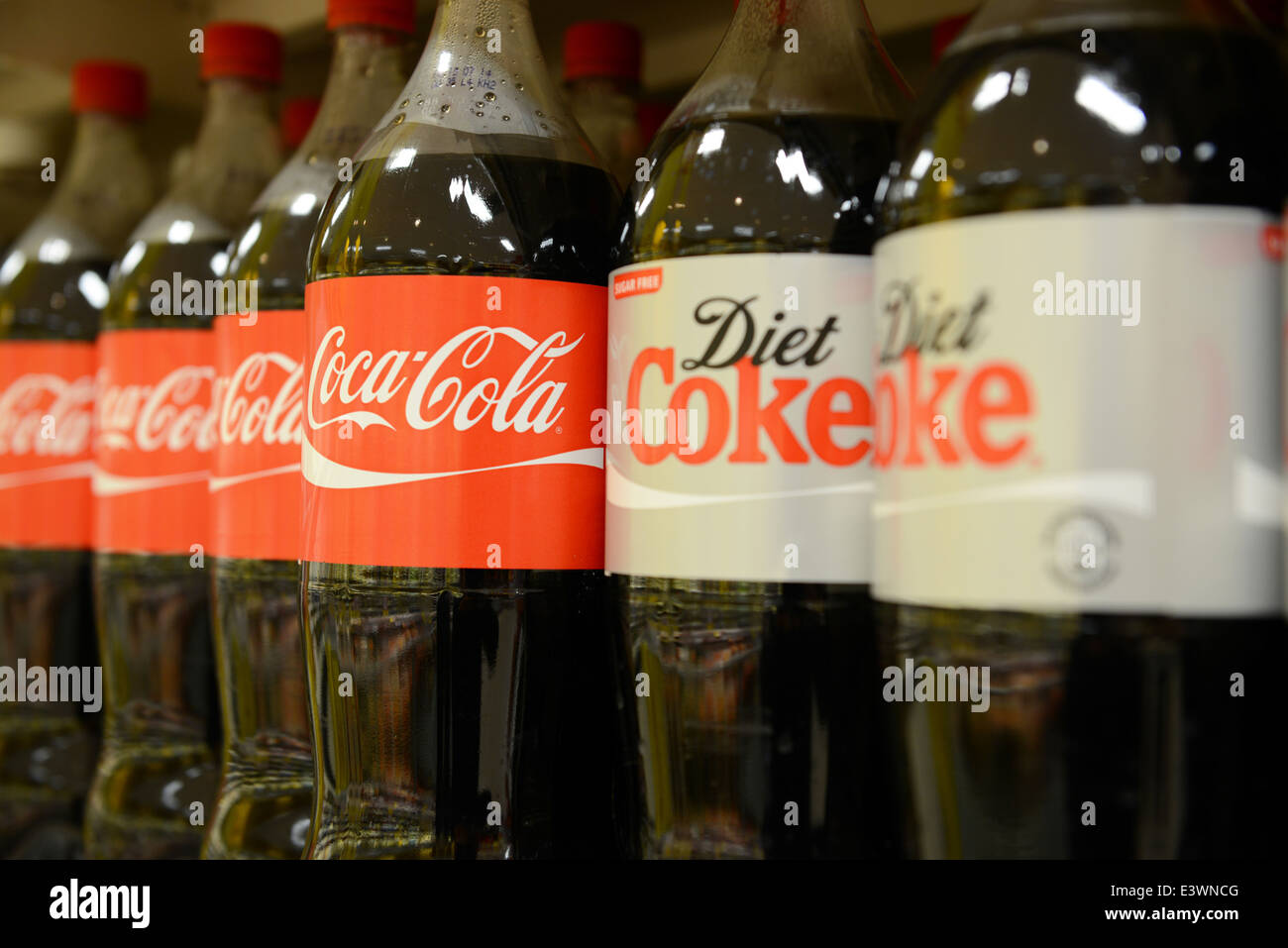 Coca Cola und Cola Flaschen Stockfoto