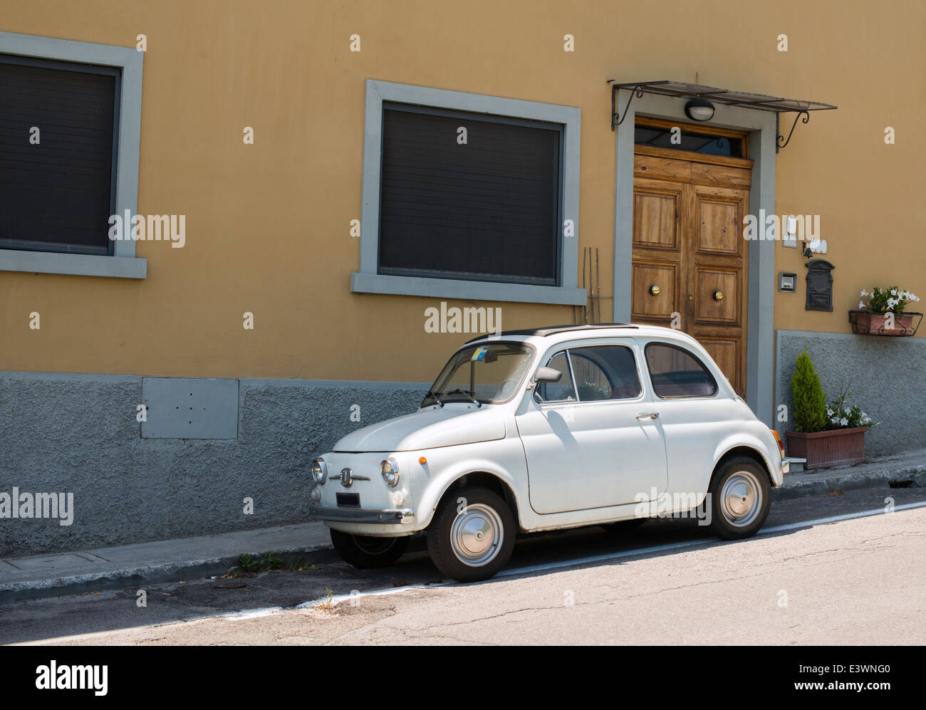 Weiße kleine Vintage Fiat Abarth. Sünde-Licht Stockfoto