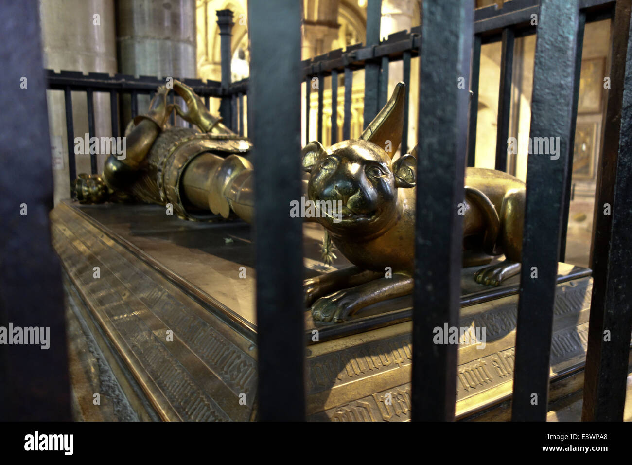 Französische Bulldogge das Bildnis auf Edward Black Prince Grab Kathedrale von Canterbury Stockfoto