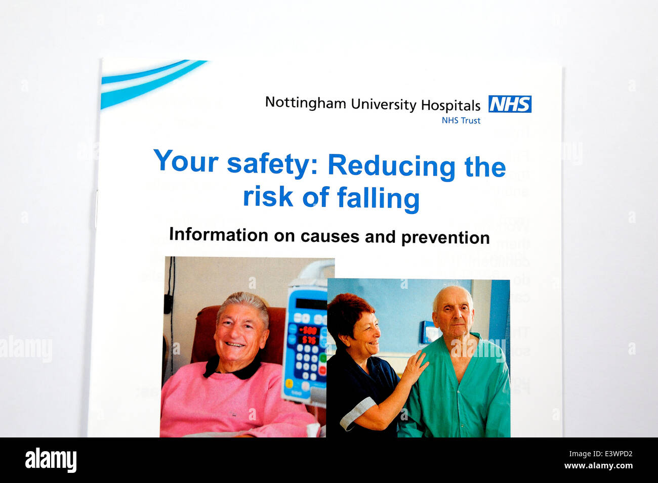 Verringerung der Risiken des Fallens NHS-Informationsblatt Stockfoto