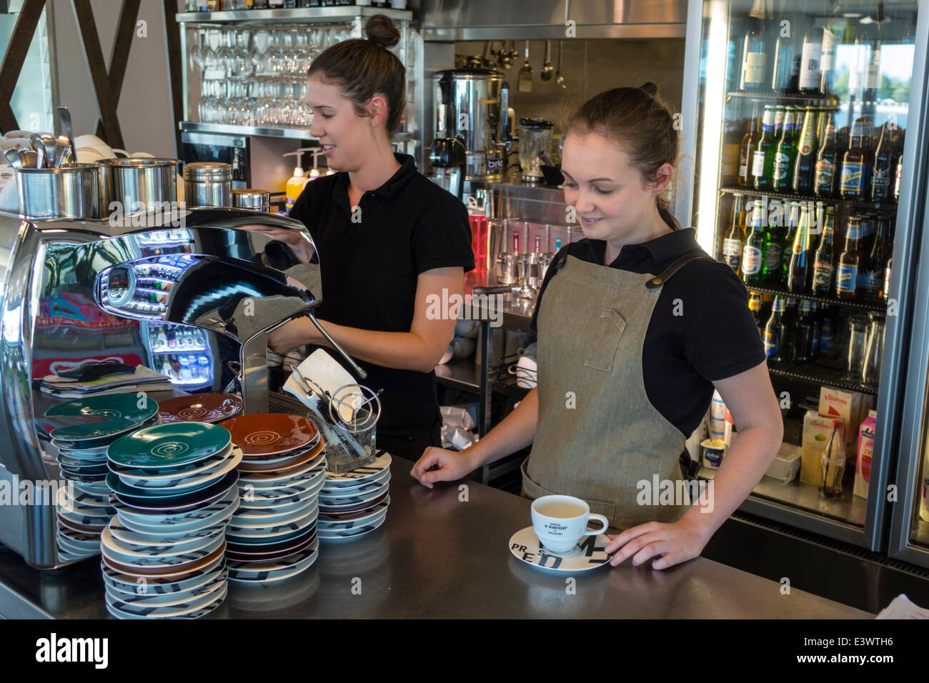 Brisbane Australien, NorthShore Riverside Cafe, innen, Restaurants, Restaurants, Restaurants, Restaurants, Restaurants, Cafés, Theke, weibliche Frauen, Angestellte Stockfoto