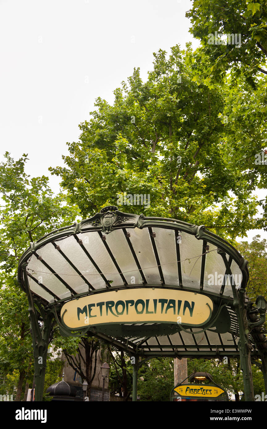 Das verglaste Vordach der Metropolitain u-Bahn-Station Abbesses Paris Frankreich Stockfoto