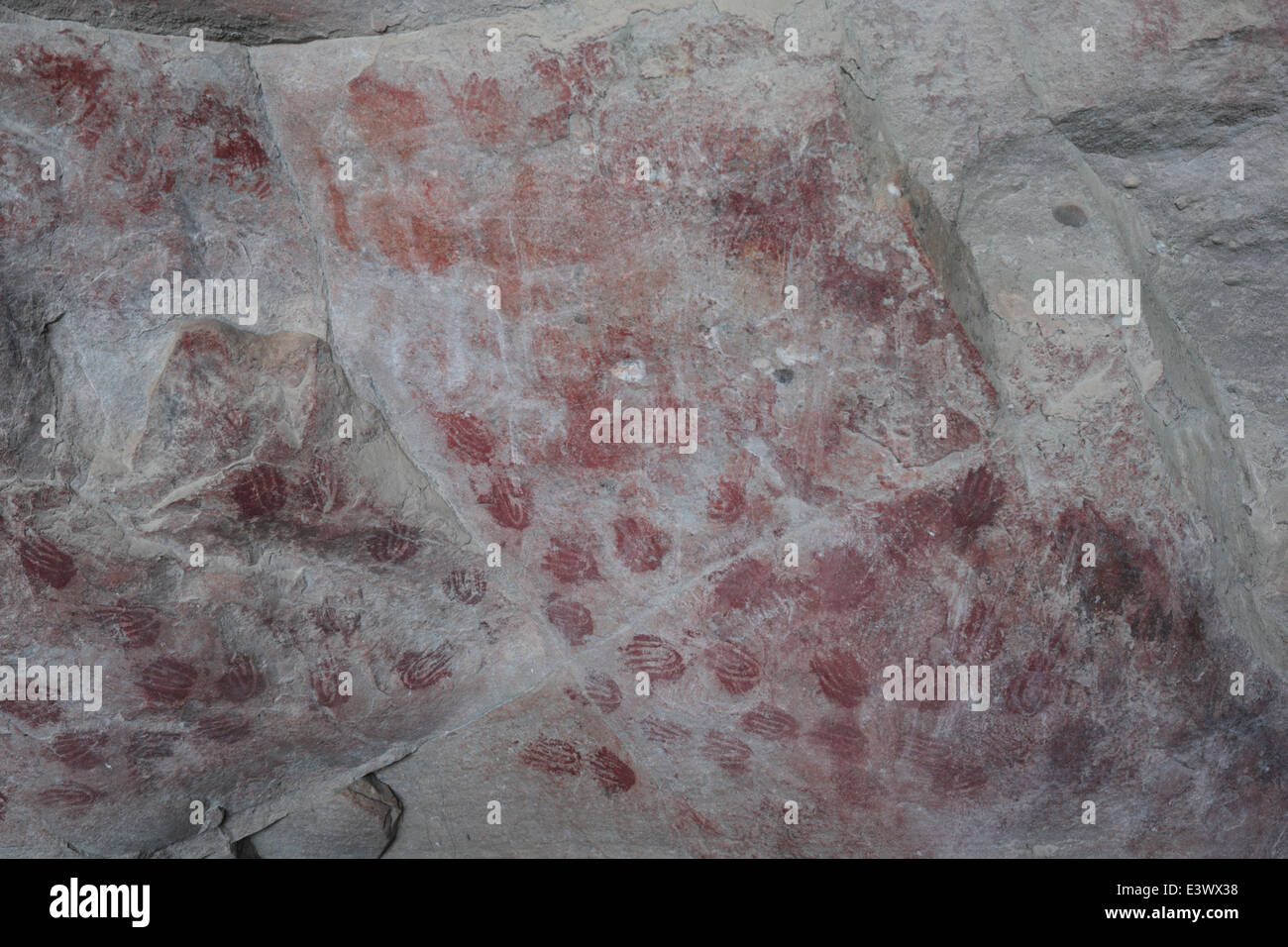 Steinzeit-Felskunst in Pavian Punkt Höhle in der Nähe von Verlorenvlei, Südafrika Stockfoto