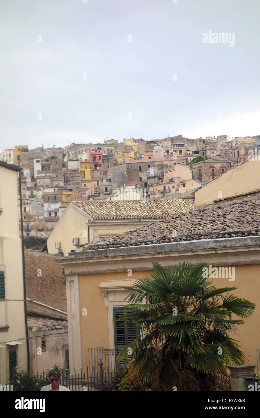 Ragusa; Die Stadt hat zwei verschiedene Bereiche, die unteren und ältere Stadt Ragusa Ibla und der höheren Ragusa Superiore (Oberstadt). Stockfoto
