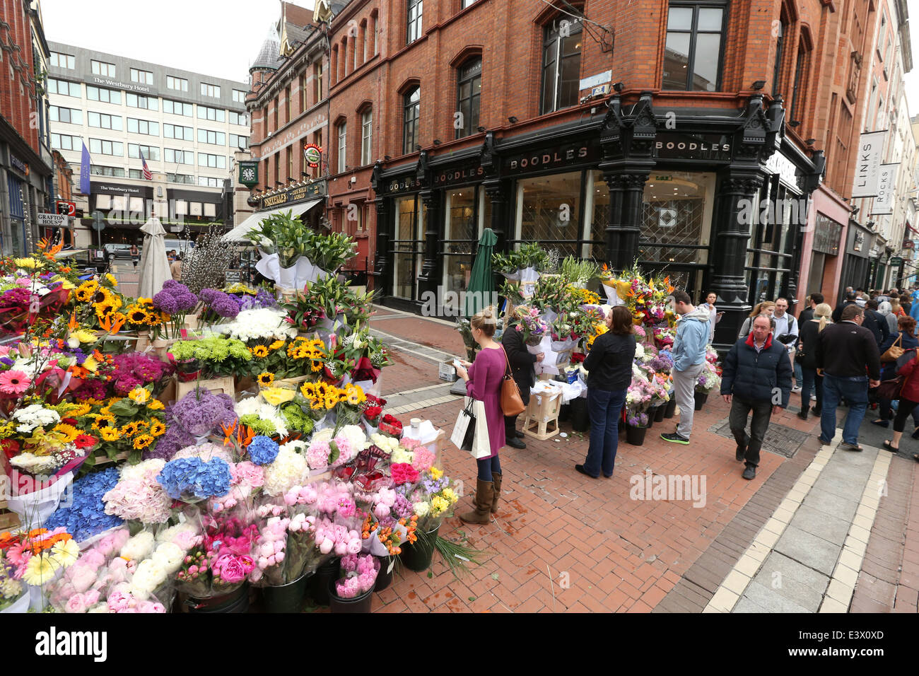 Eine Ansicht der Blume Stände auf der Grafton Street in Dublin Stadt Stockfoto