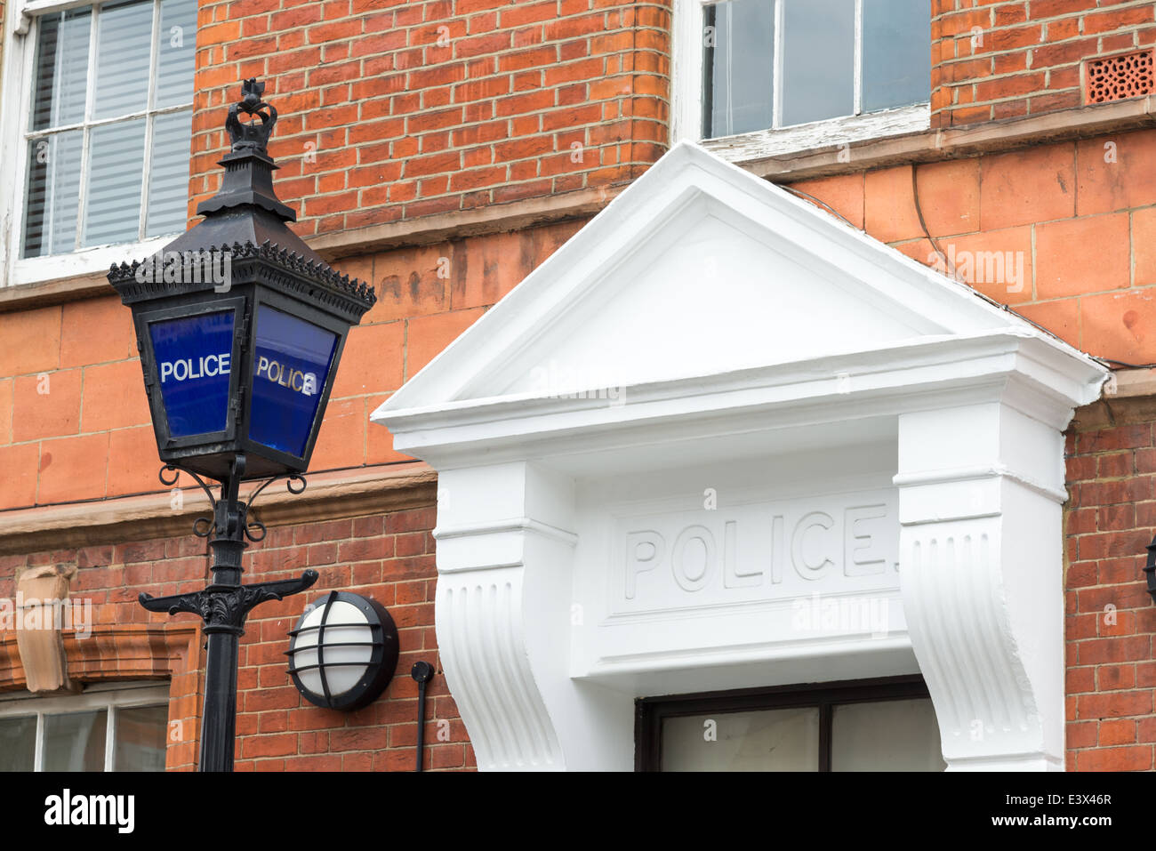 Blaue Polizei Lampe außerhalb Hornsey Police Station, London, England, UK Stockfoto