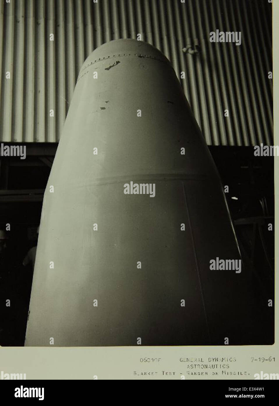 Die Convair/General Dynamics Atlas-Rakete in Verbindung mit der Ranger-Raumsonde war Teil früherer US-Weltraumforschungsbemühungen und testete die Fähigkeiten von Orbital- und Planetensonden. Stockfoto