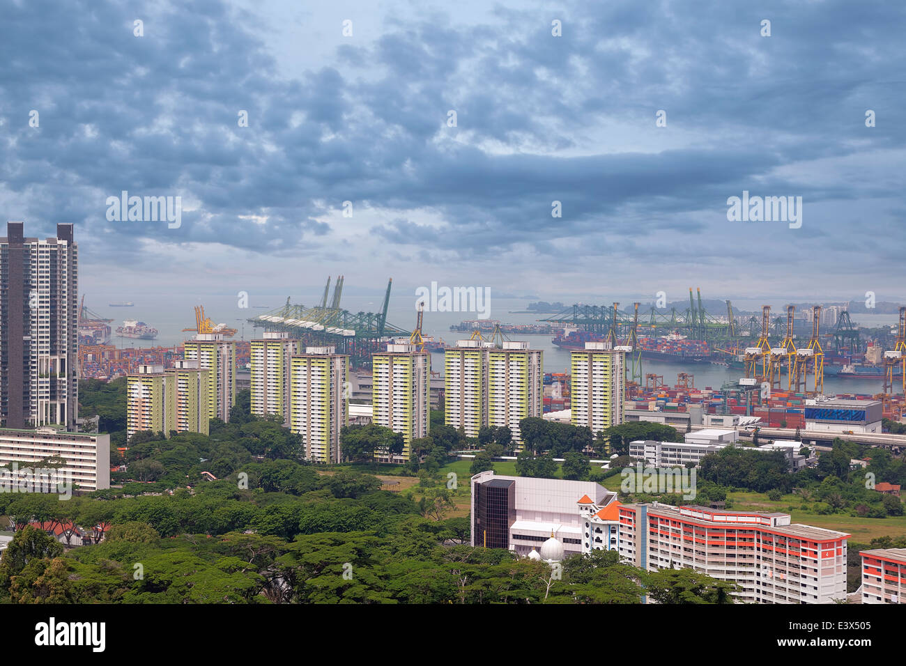 Hafen von Singapur PSA mit Gehäuse Mehrfamilienhäuser Stockfoto