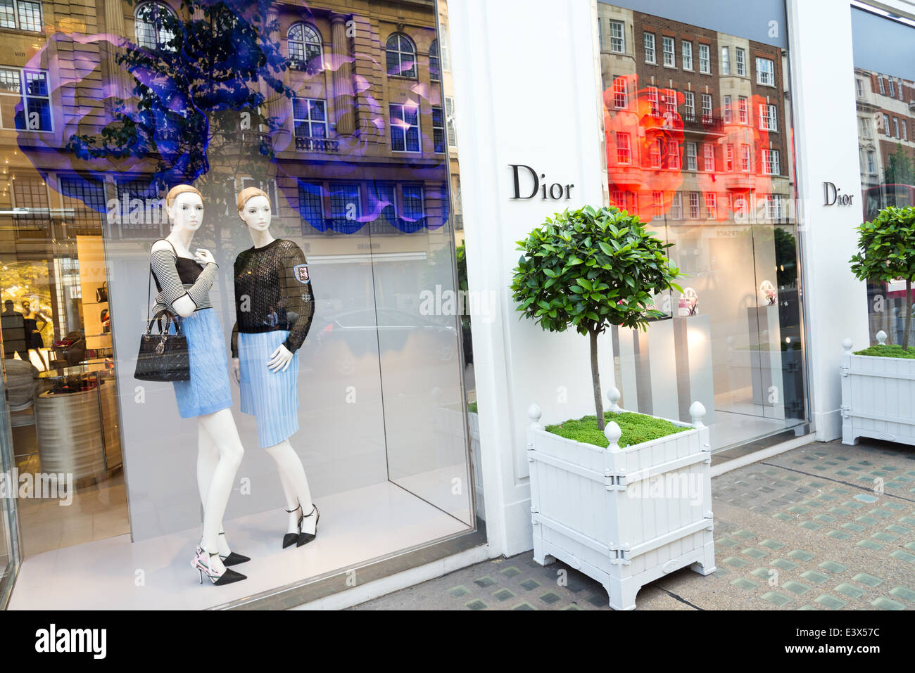 Dior Luxus-Designer-Kleidung-Shop auf Sloane Street, London, England, UK Stockfoto