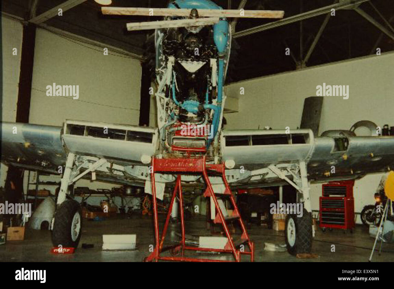 Die Fairey AS-6 war ein britisches Amphibienflugzeug, das während des Zweiten Weltkriegs gebaut wurde. Die MK-J-Variante wurde für Aufklärungs- und Such- und Rettungseinsätze eingesetzt, während die MK 9 eine weiterentwickelte Version der AS-6 war. Dieses Flugzeug war ein integraler Bestandteil der britischen Marine, insbesondere für die Überwachung und Unterstützung der Seefahrt während des Krieges. Stockfoto