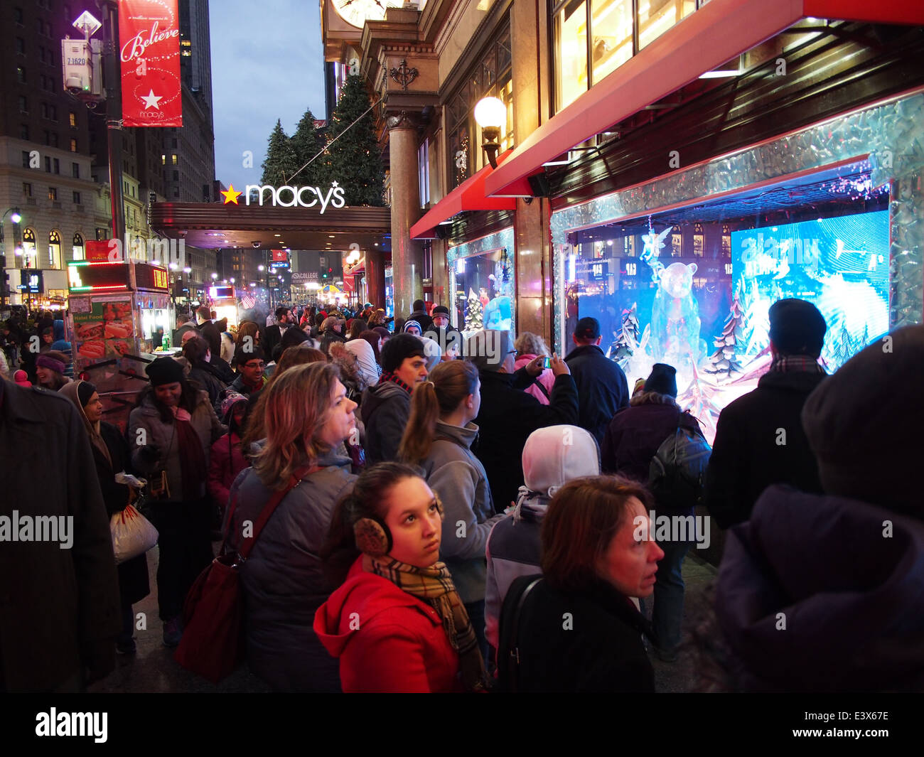 New York, Weihnachten Schaufenster im Kaufhaus Macy's Stockfoto