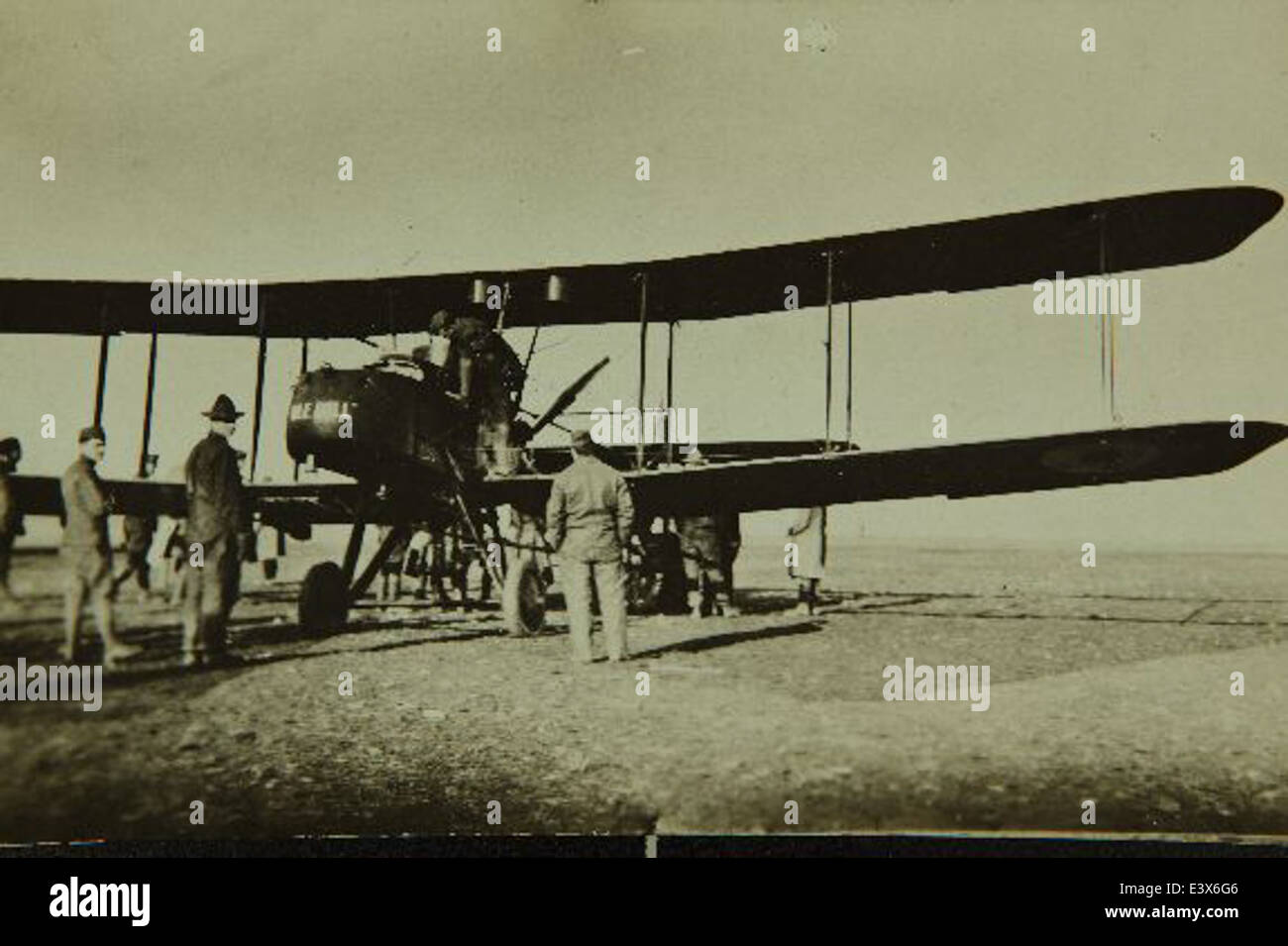 Die Royal Aircraft Factory F.E.2b, ein britischer Doppeldecker aus dem Ersten Weltkrieg, spielte eine wichtige Rolle in den Anfängen der Luftkämpfe. Es wurde hauptsächlich als Kampfflugzeug und Aufklärungsflugzeug verwendet und ist in der Sammlung des San Diego Air and Space Museum zu sehen. Stockfoto