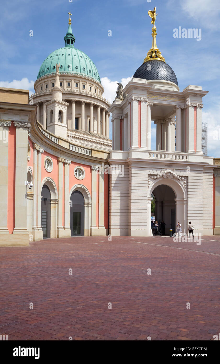 Geben Sie Parlament und Kuppel des Nikilaikirche, Potsdam, Brandenburg, Deutschland Stockfoto