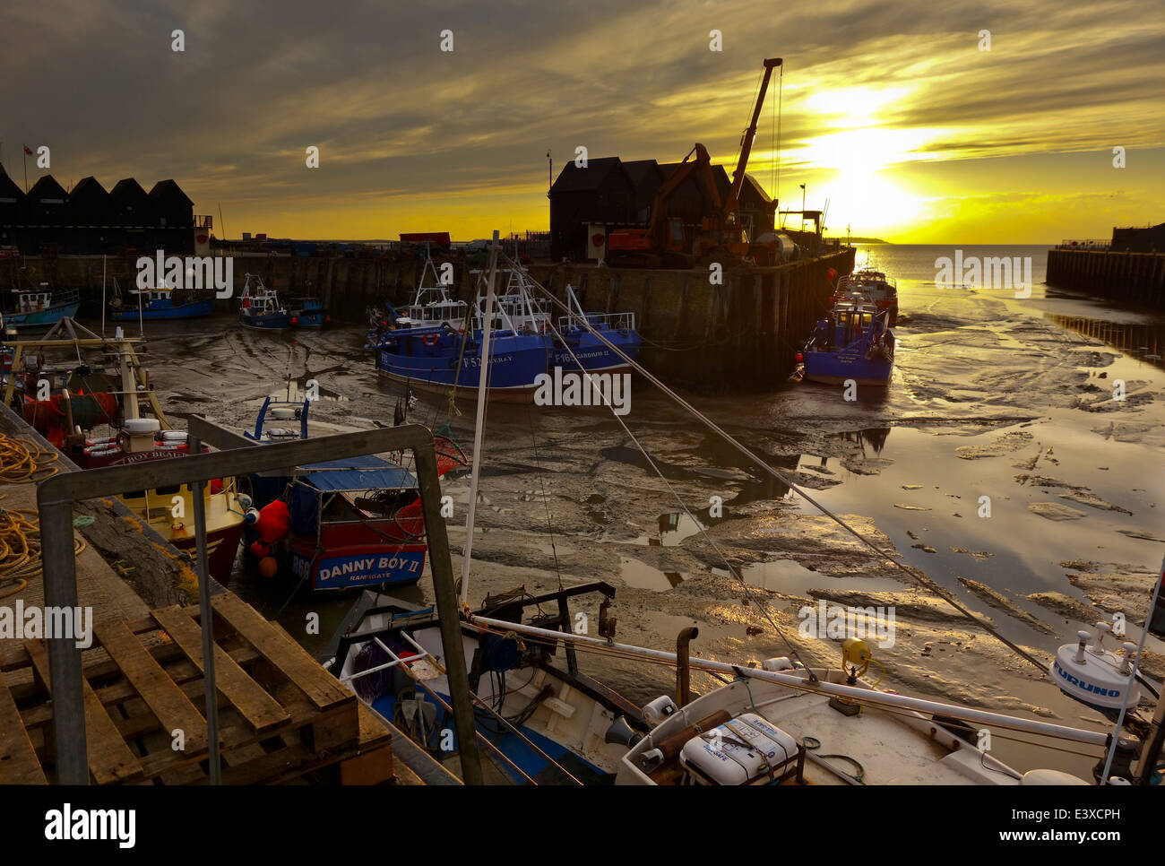 Whitstable Hafen Sonnenuntergang Ebbe Stockfoto