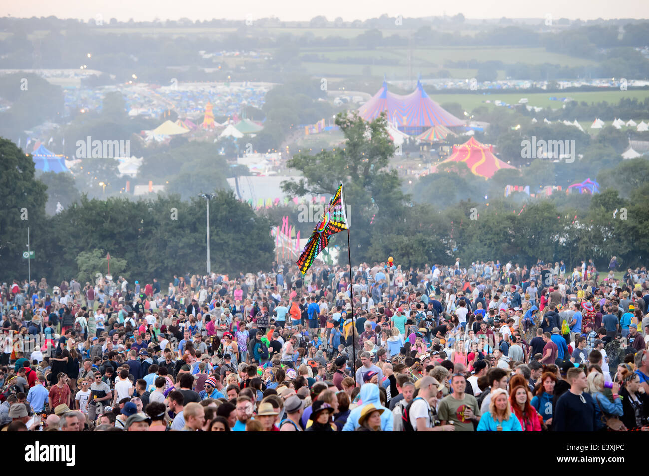 Blick von den Steinkreis beim Glastonbury Music Festival, England, Mittwoch, 25. Juni 2014. Stockfoto