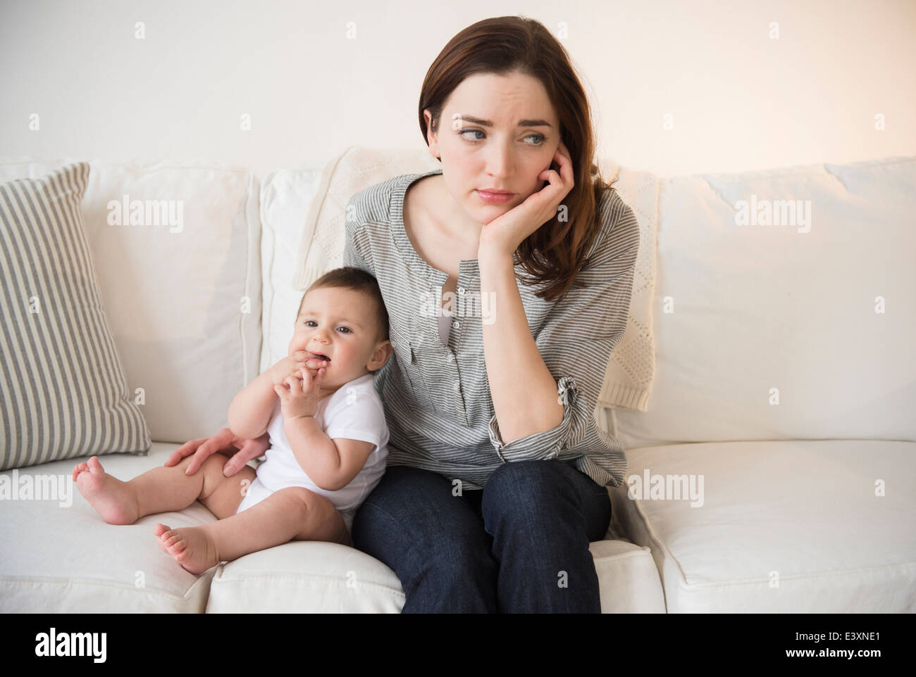 Mutter mit Baby postpartale Depression leiden Stockfoto