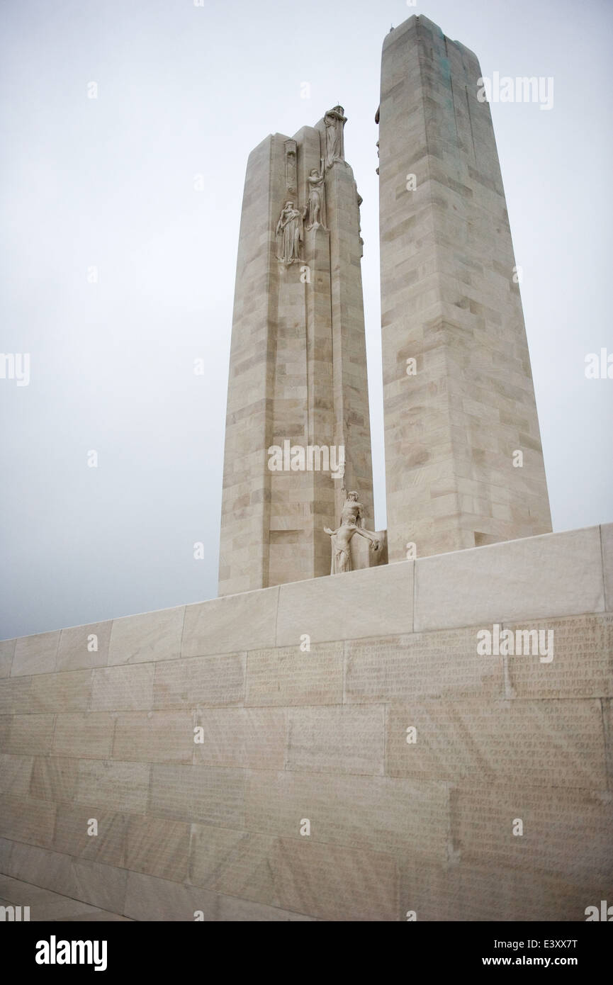 Die vordere Wand der Canadian National Vimy Memorial mit den eingravierten Namen der 11.285 Kanadier getötet in Frankreich Stockfoto