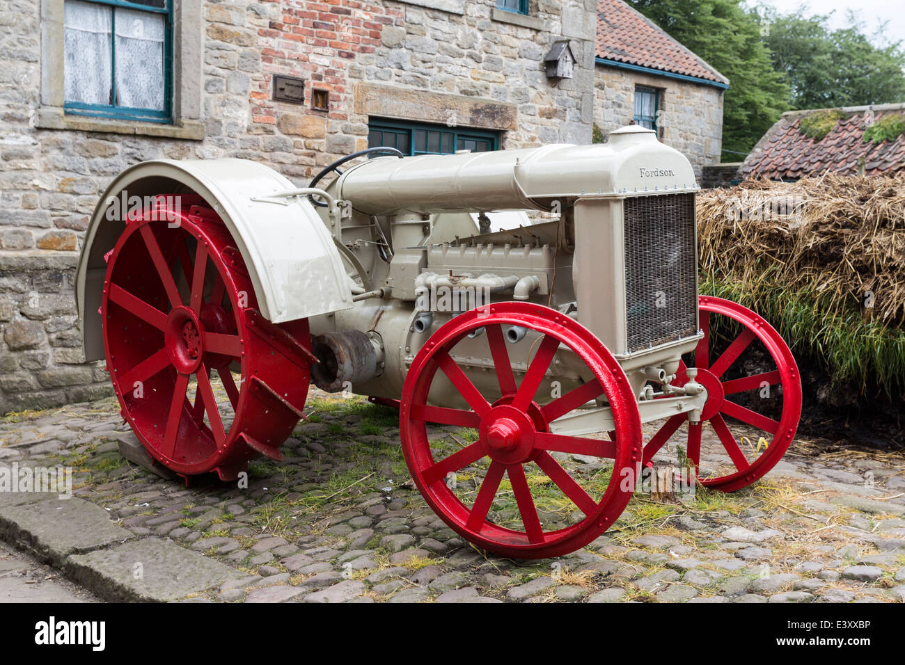Traktor Fordson Modell F im Beamish lebendigen Freilichtmuseum Stockfoto