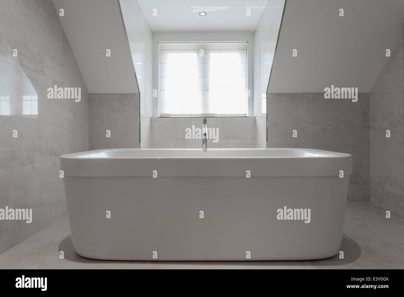 Badewanne im Badezimmer Stockfoto