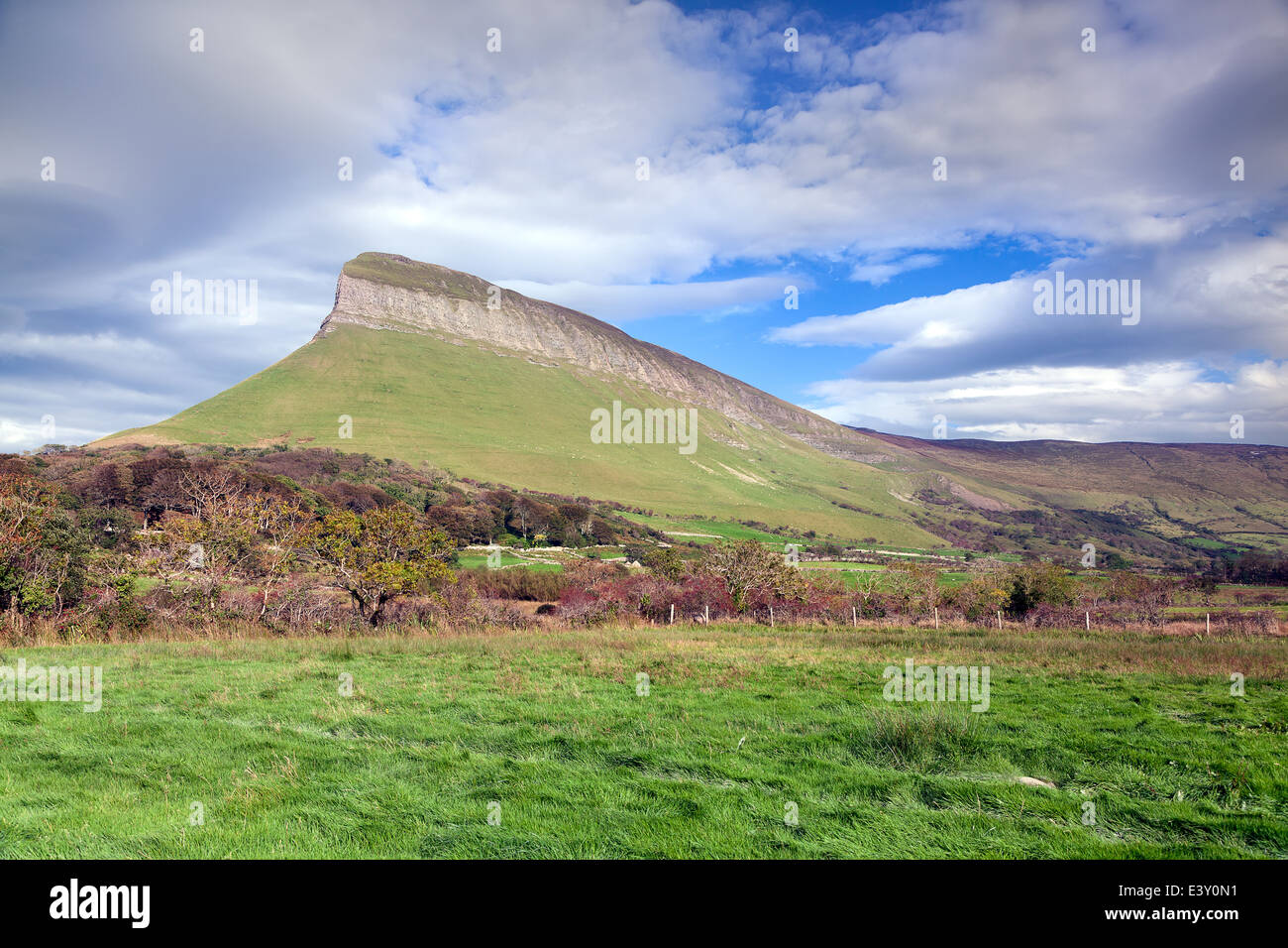 Benbulben, irische Landschaft im ländlichen Raum Stockfoto