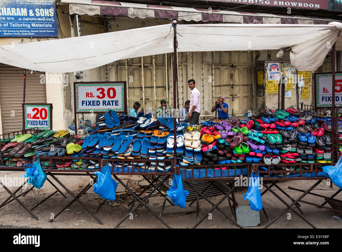Schuhe auf Verkauf in Hyderabad Stockfoto